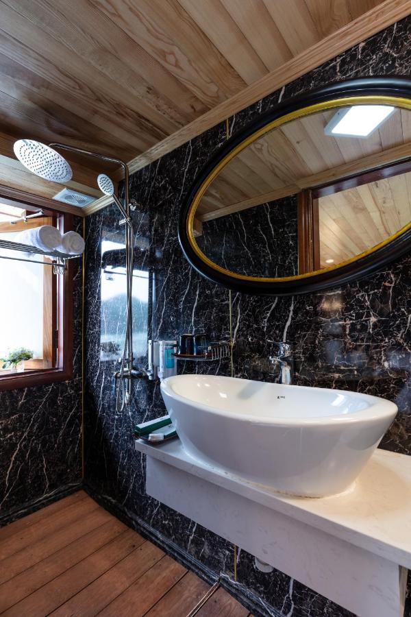 Harmony Boutique Cruises Hotell Ha Long Exteriör bild